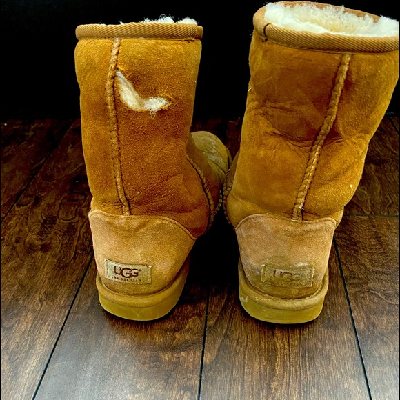Ladies UGG boots - Picture 3 of 4